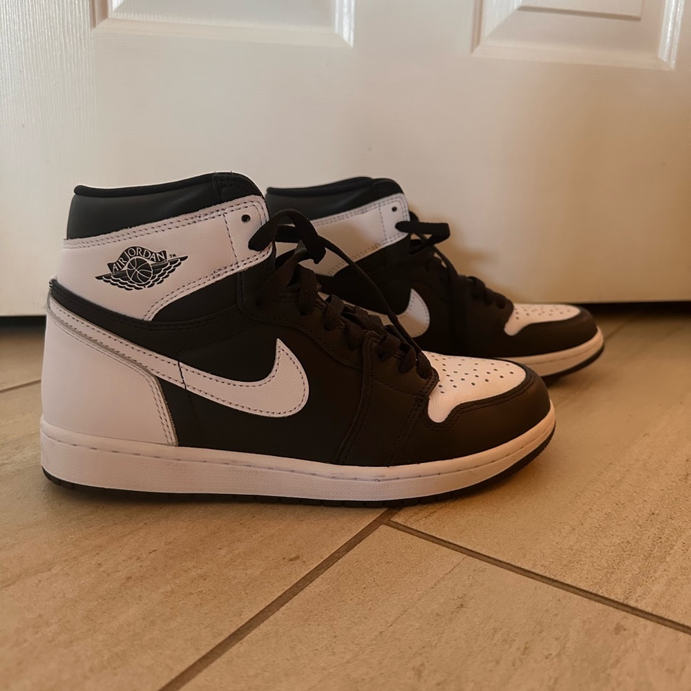 Air Jordan 1 Mid - Black and White